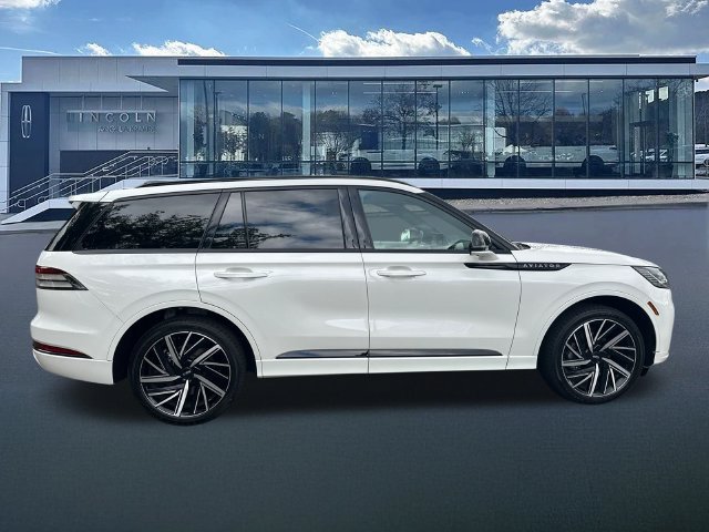 New 2026 Lincoln Aviator Black Label w/ Jet Appearance Package AWD/4WD image 9