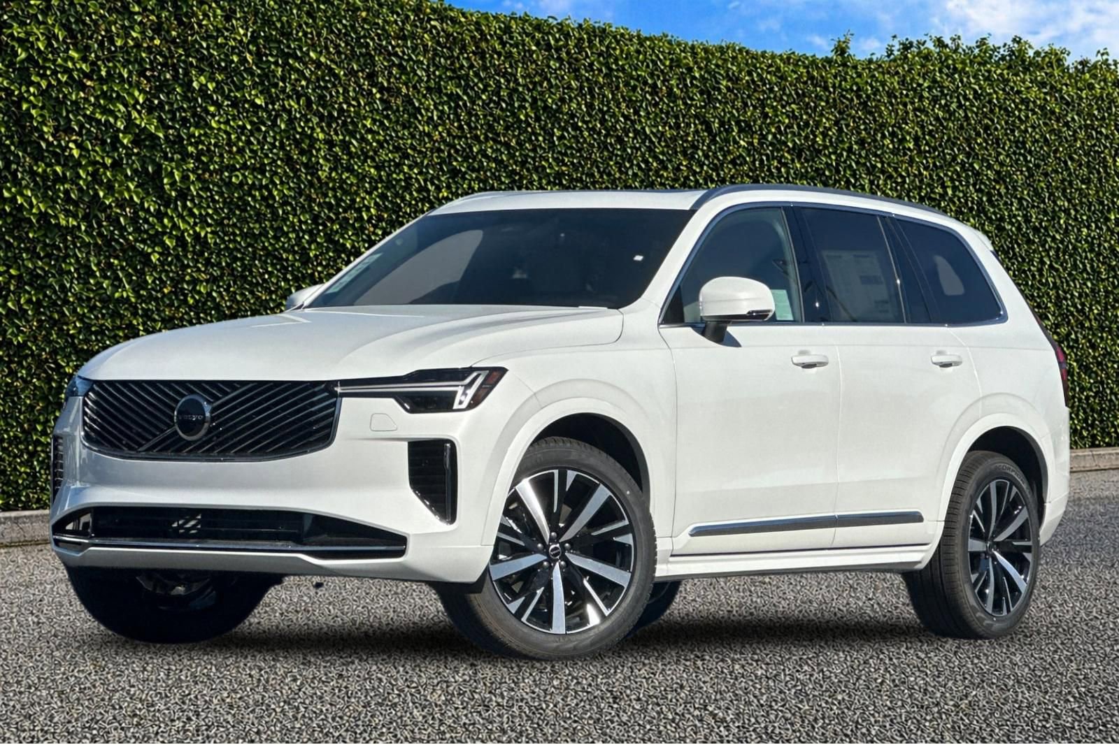 New 2026 Volvo XC90 B6 Core AWD/4WD image 2