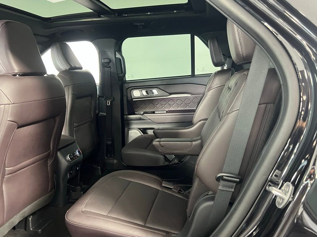 Used 2025 Ford Explorer Platinum w/ LUX Leather Package image 26