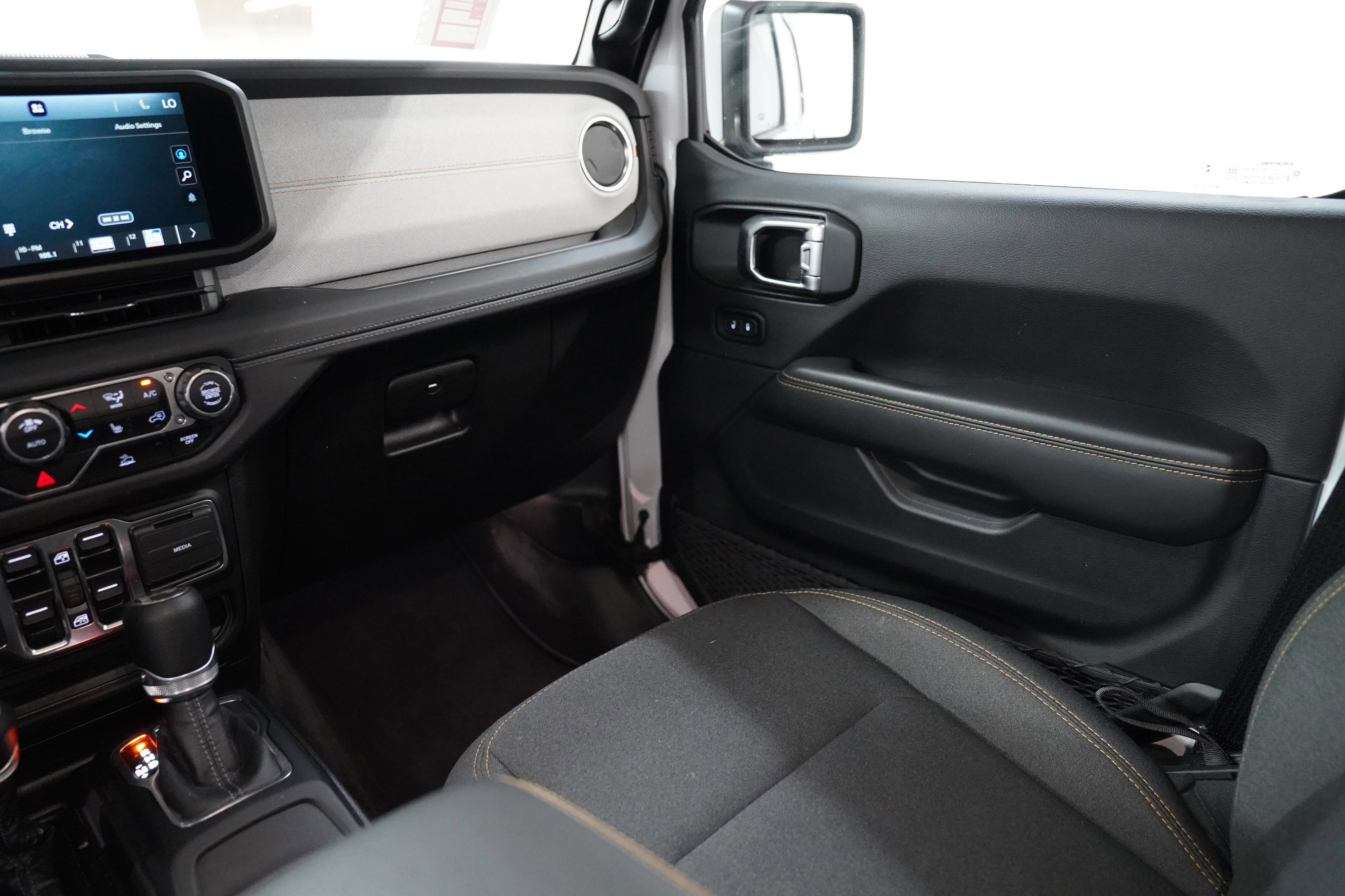 Used 2025 Jeep Wrangler Sahara AWD/4WD image 13