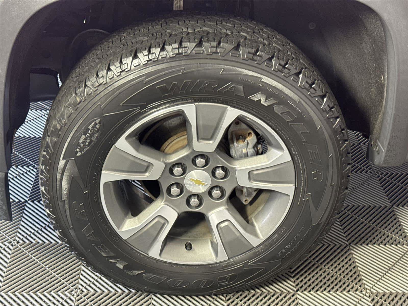 Used 2015 Chevrolet Colorado Z71 AWD/4WD image 12