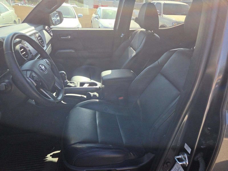 Used 2023 Toyota Tacoma TRD Sport w/ TRD Premium Sport Package AWD/4WD image 11