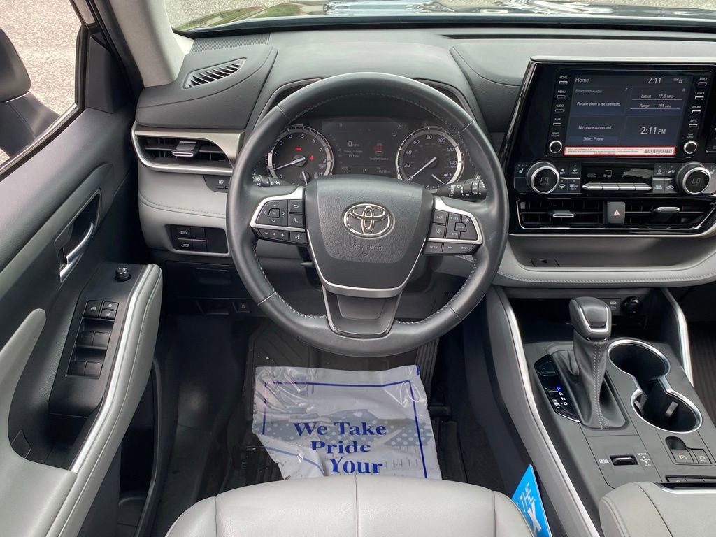 Used 2022 Toyota Highlander XLE FWD image 11