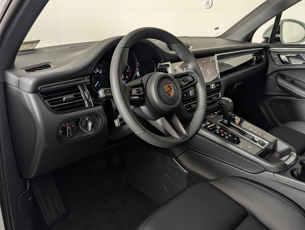 New 2026 Porsche Macan AWD/4WD image 4