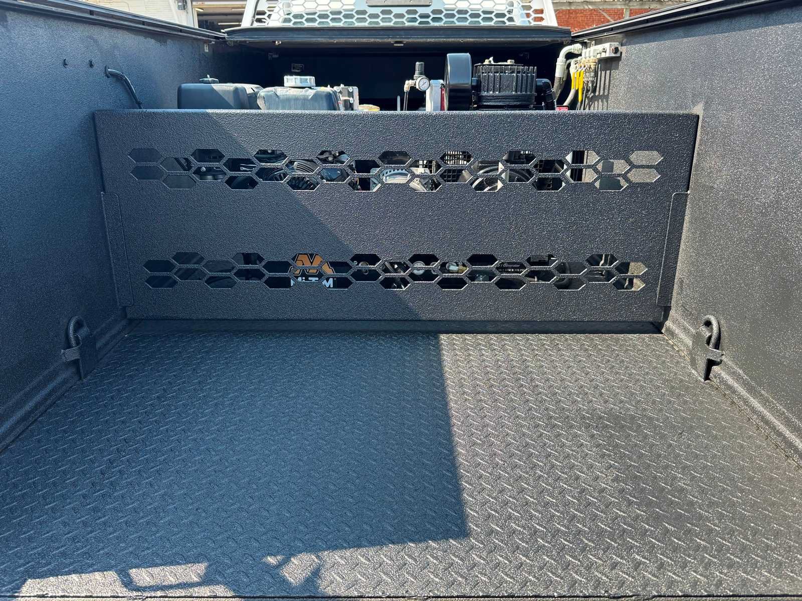 Used 2018 Ford F550 4x4 Regular Cab Super Duty image 8