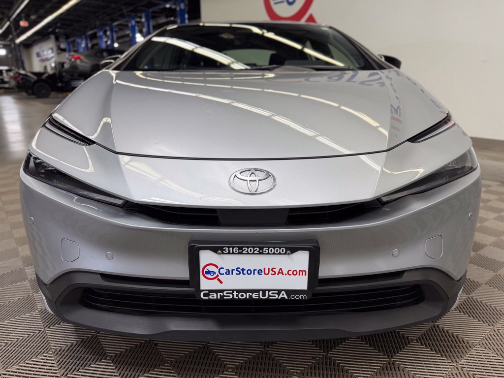 Used 2025 Toyota Prius LE FWD image 2