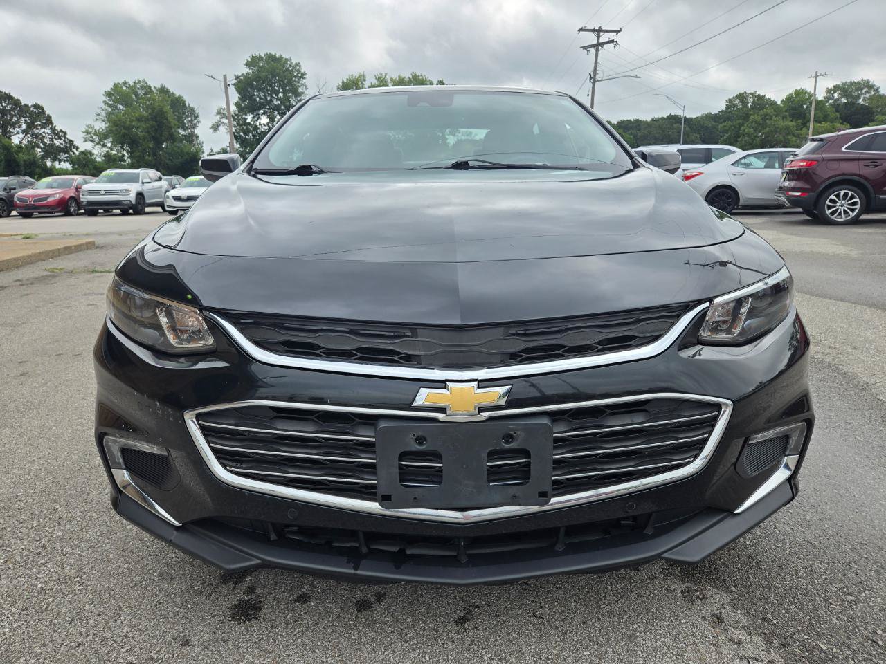 Used 2017 Chevrolet Malibu Premier w/ Premier Sun and Wheel Package FWD image 2