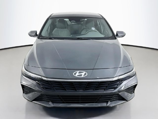 Used 2024 Hyundai Elantra SEL FWD image 2