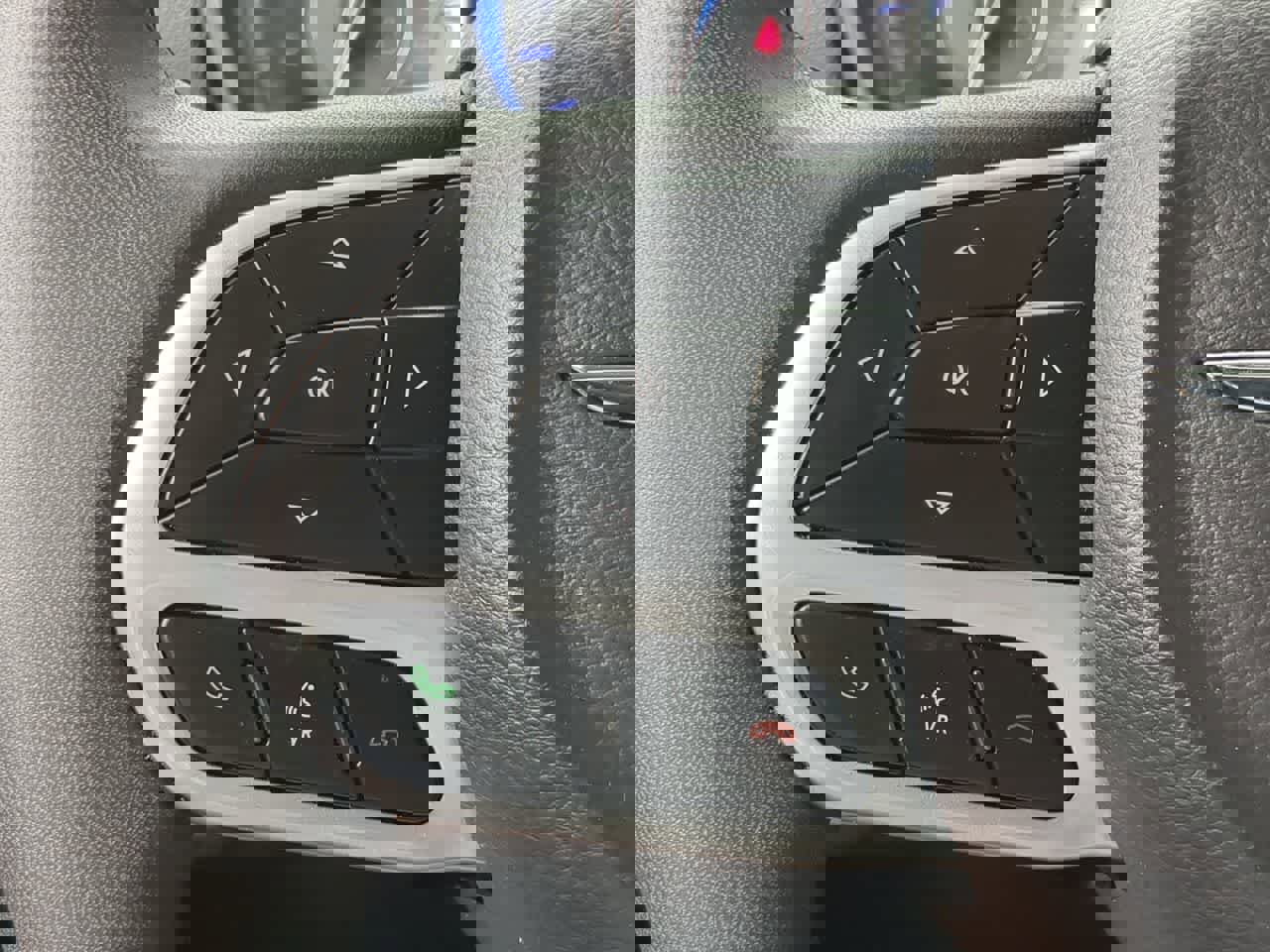 Used 2023 Chrysler 300 Touring w/ Safetytec Plus Group RWD image 23