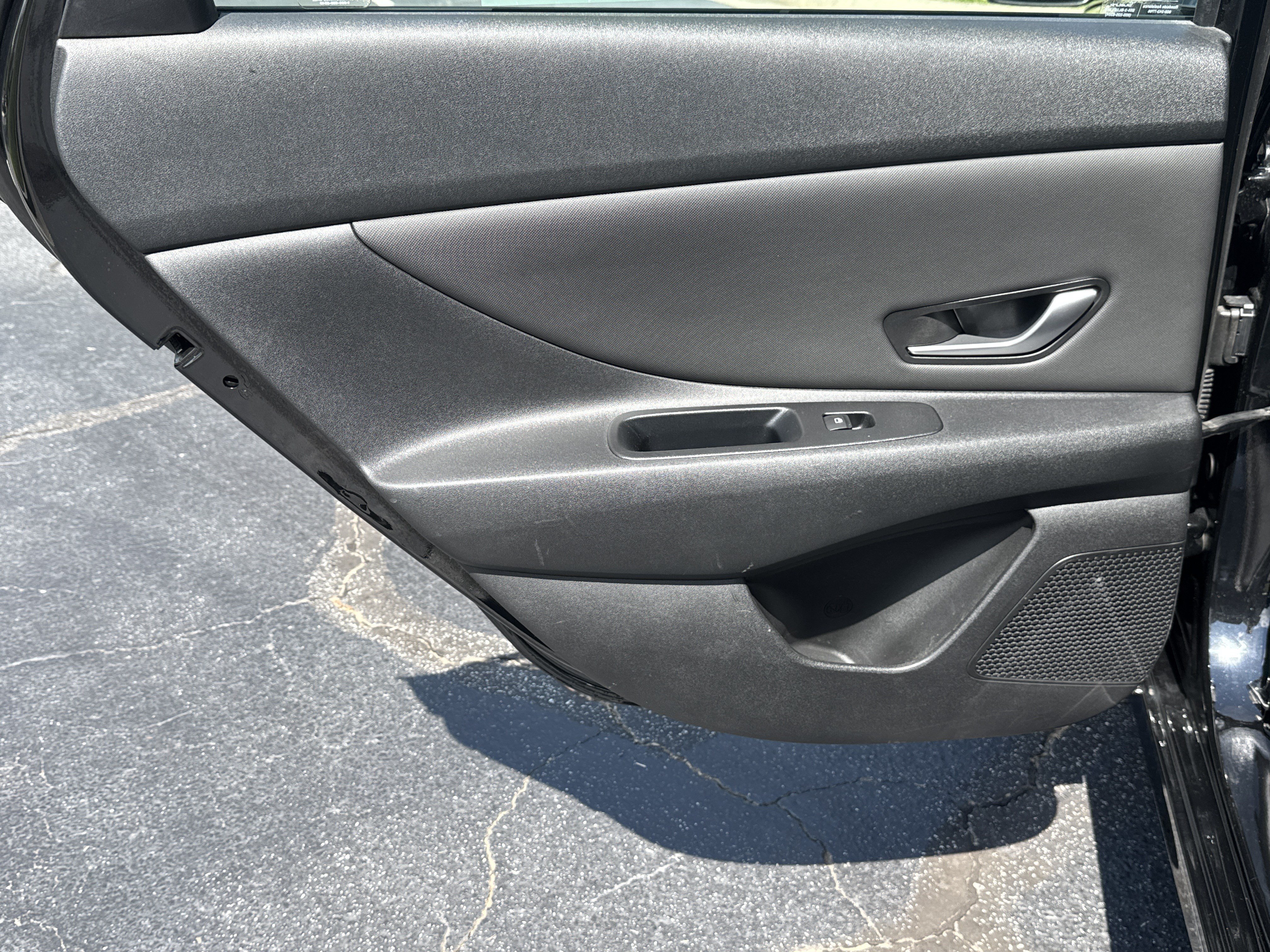 Used 2023 Hyundai Elantra Limited FWD image 17