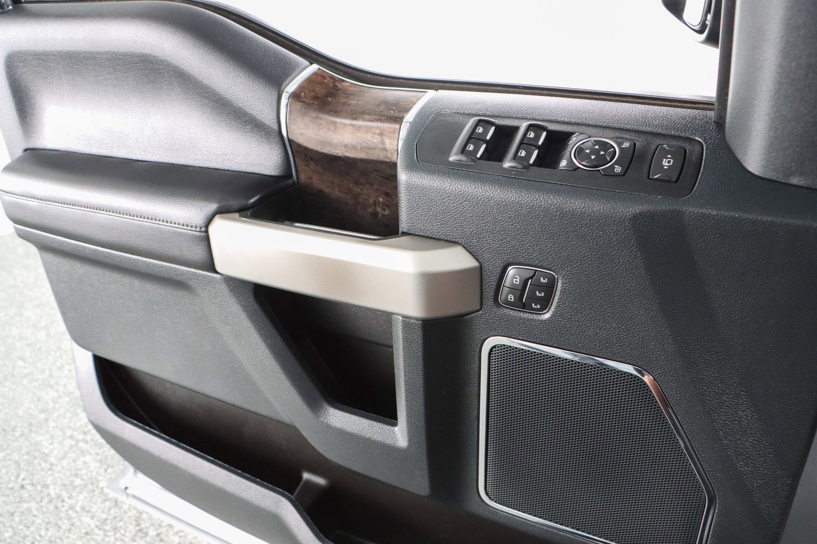 Used 2022 Ford F250 Lariat w/ Black Appearance Pkg image 23