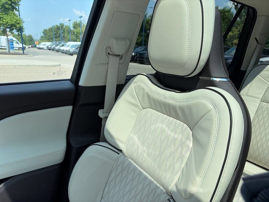 Used 2023 Lincoln Aviator Black Label AWD/4WD image 19