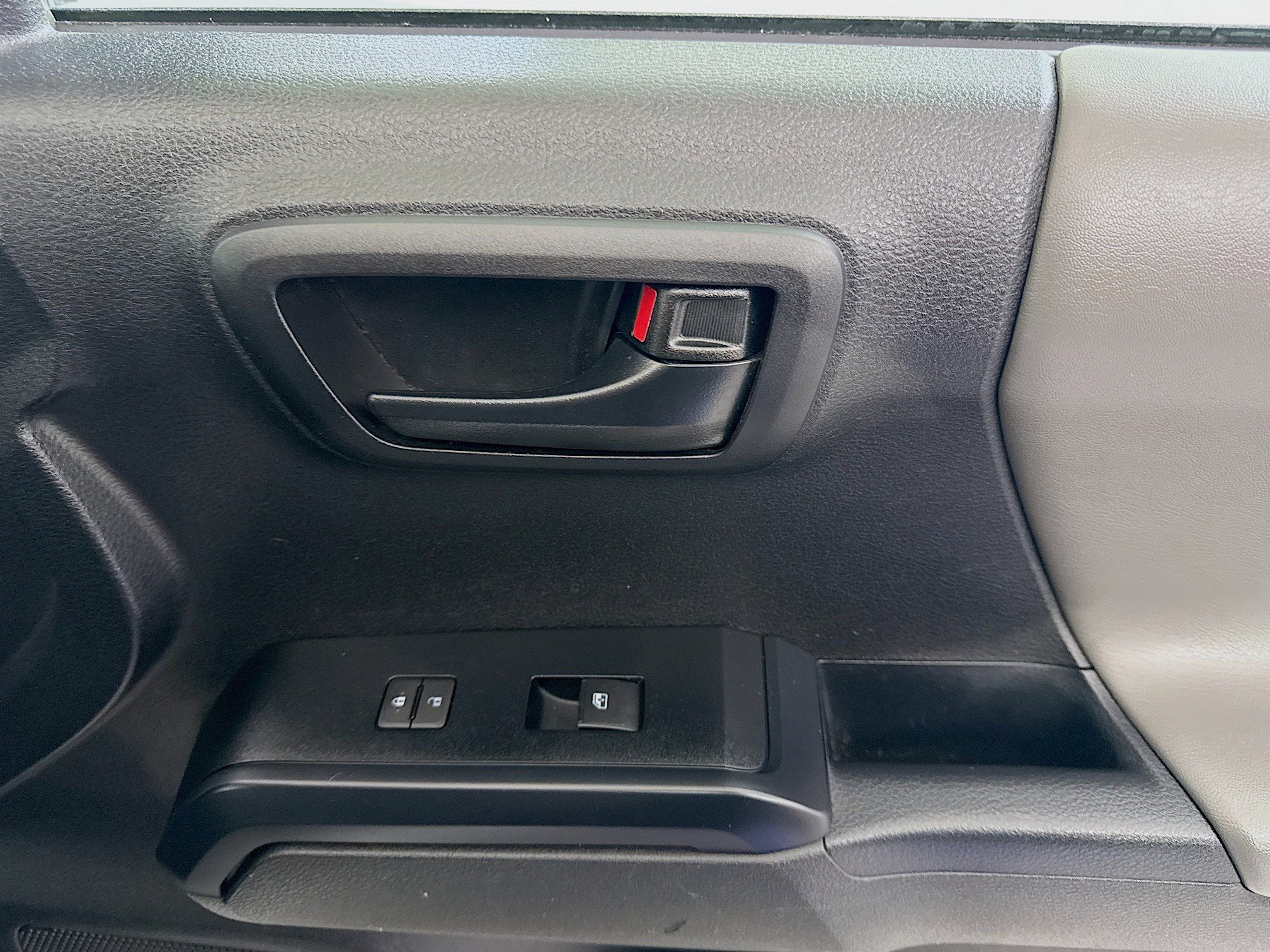 Used 2022 Toyota Tacoma SR image 30