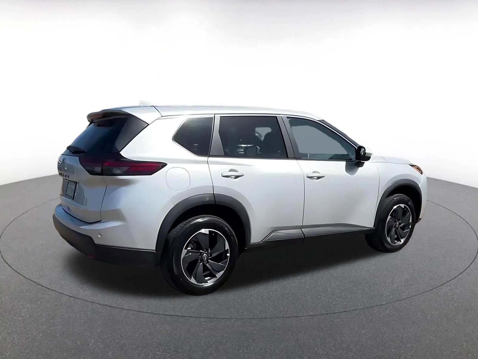 Used 2025 Nissan Rogue SV FWD image 14
