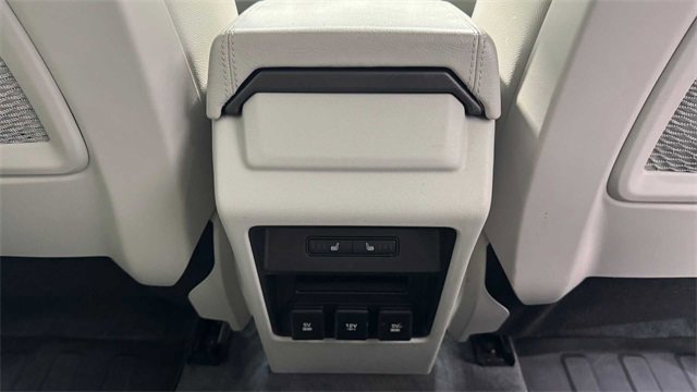 Used 2019 Land Rover Discovery Sport HSE image 17