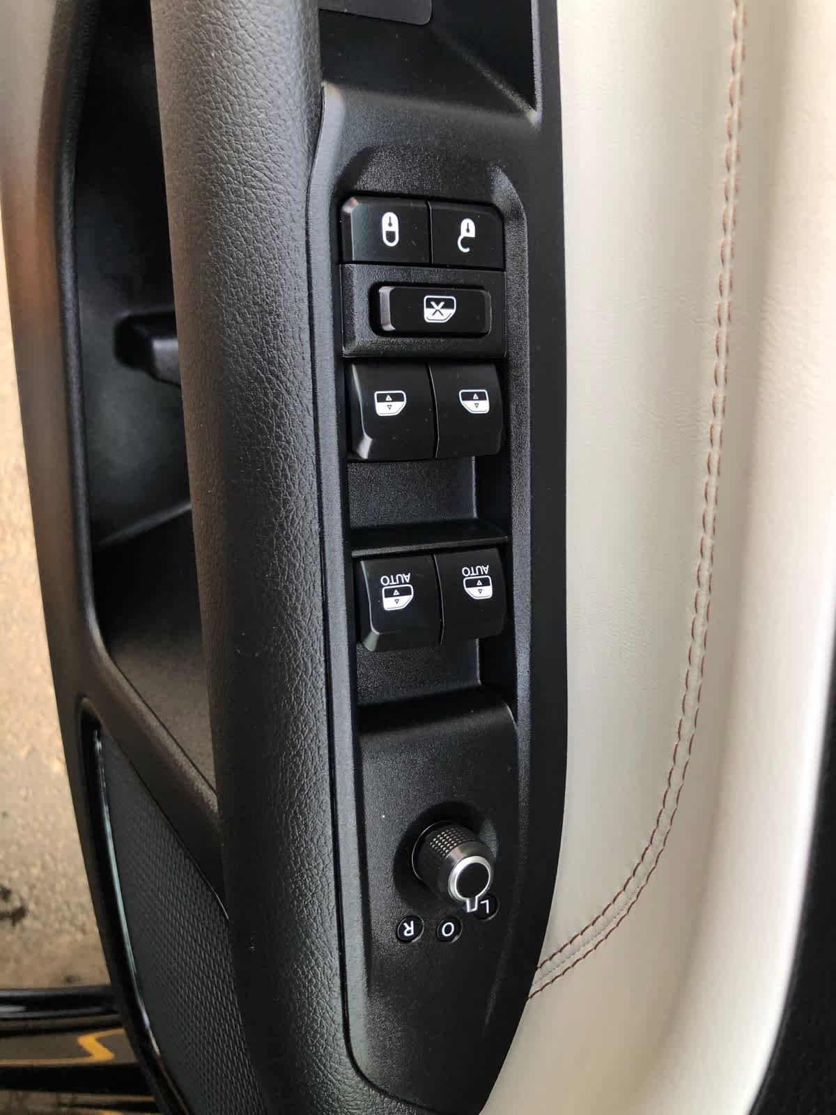 Used 2023 Jeep Compass Limited w/ Elite Group image 8