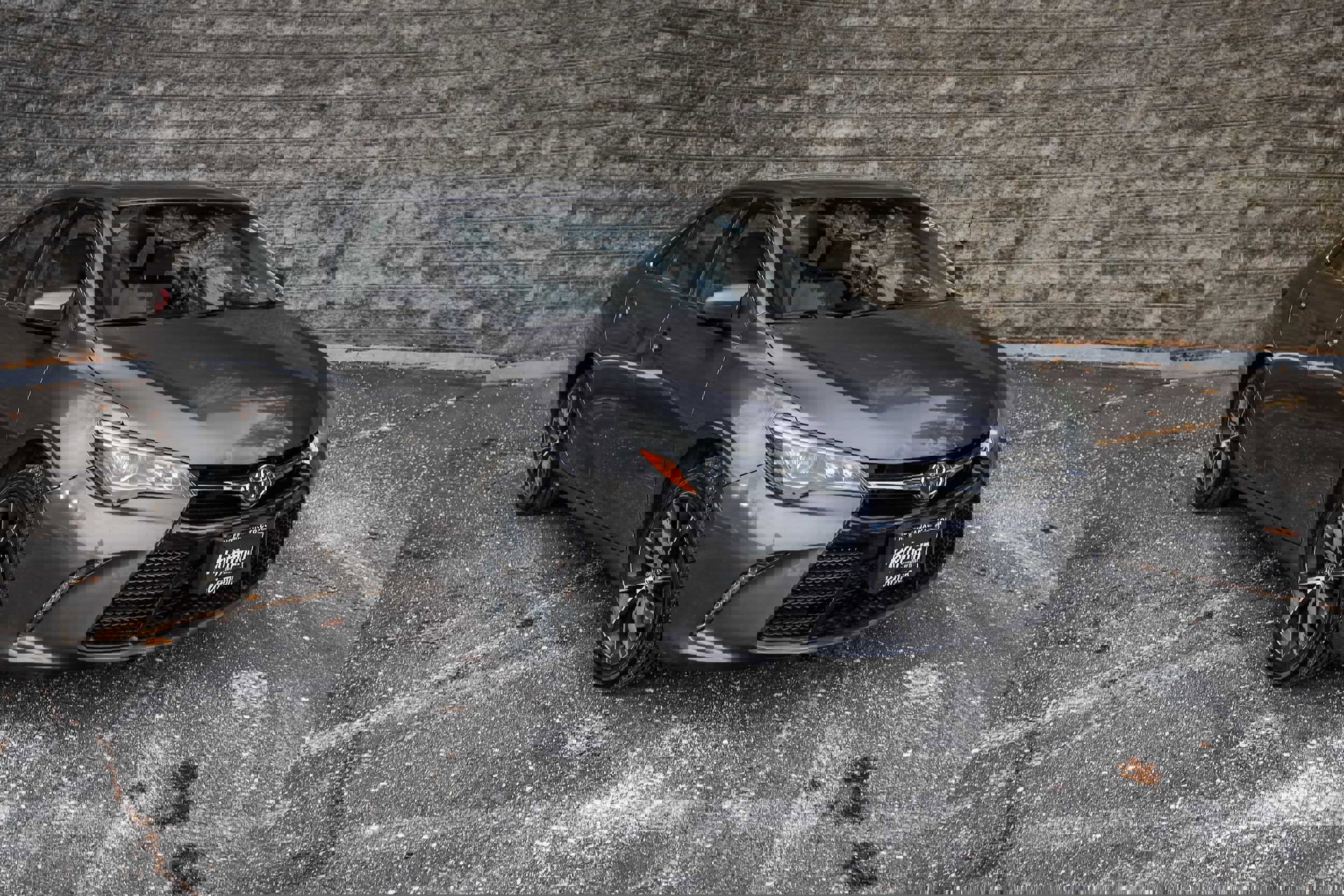 Used 2015 Toyota Camry XSE image 2