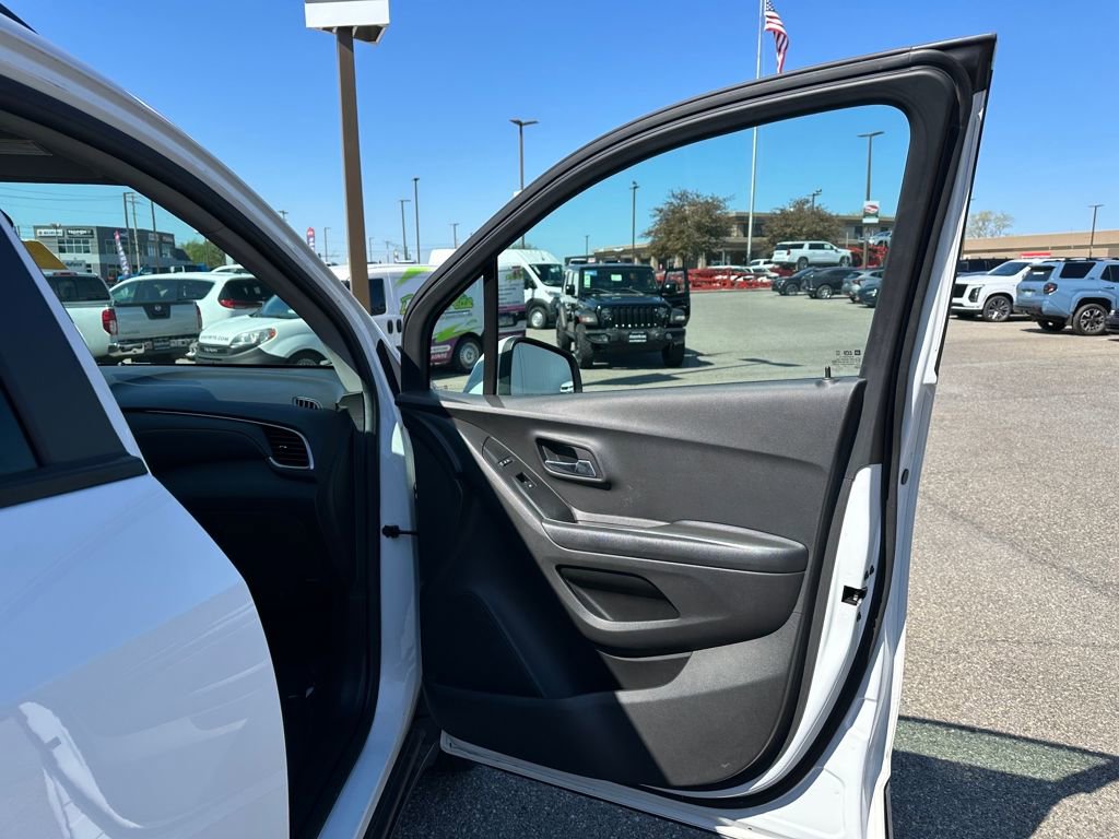 Certified 2022 Chevrolet Trax LT w/ LT Convenience Package AWD/4WD image 20