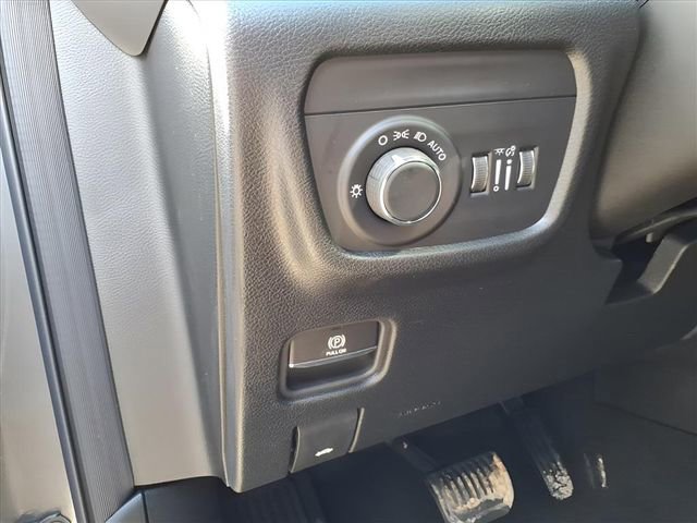 New 2025 Jeep Grand Cherokee Altitude image 16