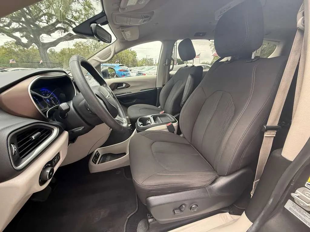 Used 2017 Chrysler Pacifica Touring Plus w/ Tire & Wheel Group image 24