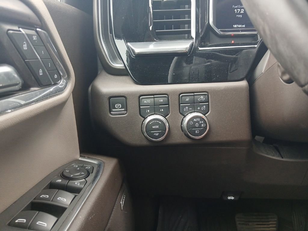 Used 2024 GMC Sierra 1500 SLT w/ SLT Premium Plus Package AWD/4WD image 17