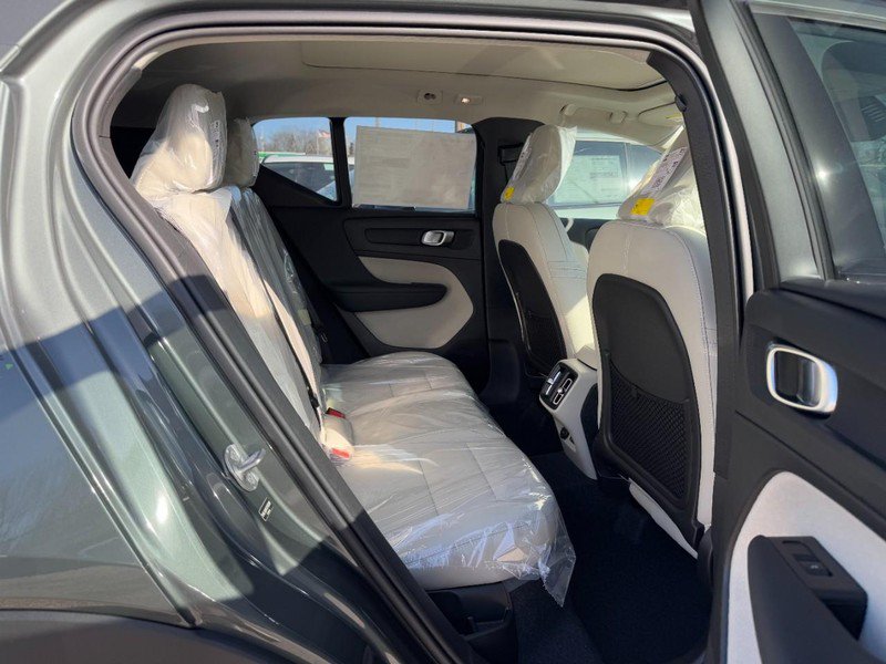 New 2026 Volvo XC40 B5 Ultra w/ Climate Package AWD/4WD image 5