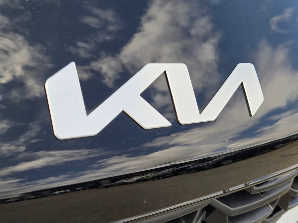 Certified 2025 Kia Sorento LX FWD image 5