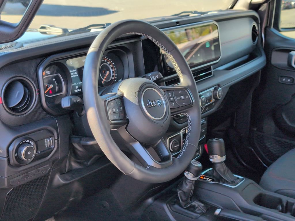 Used 2025 Jeep Wrangler Unlimited Rubicon w/ Convenience Group image 15