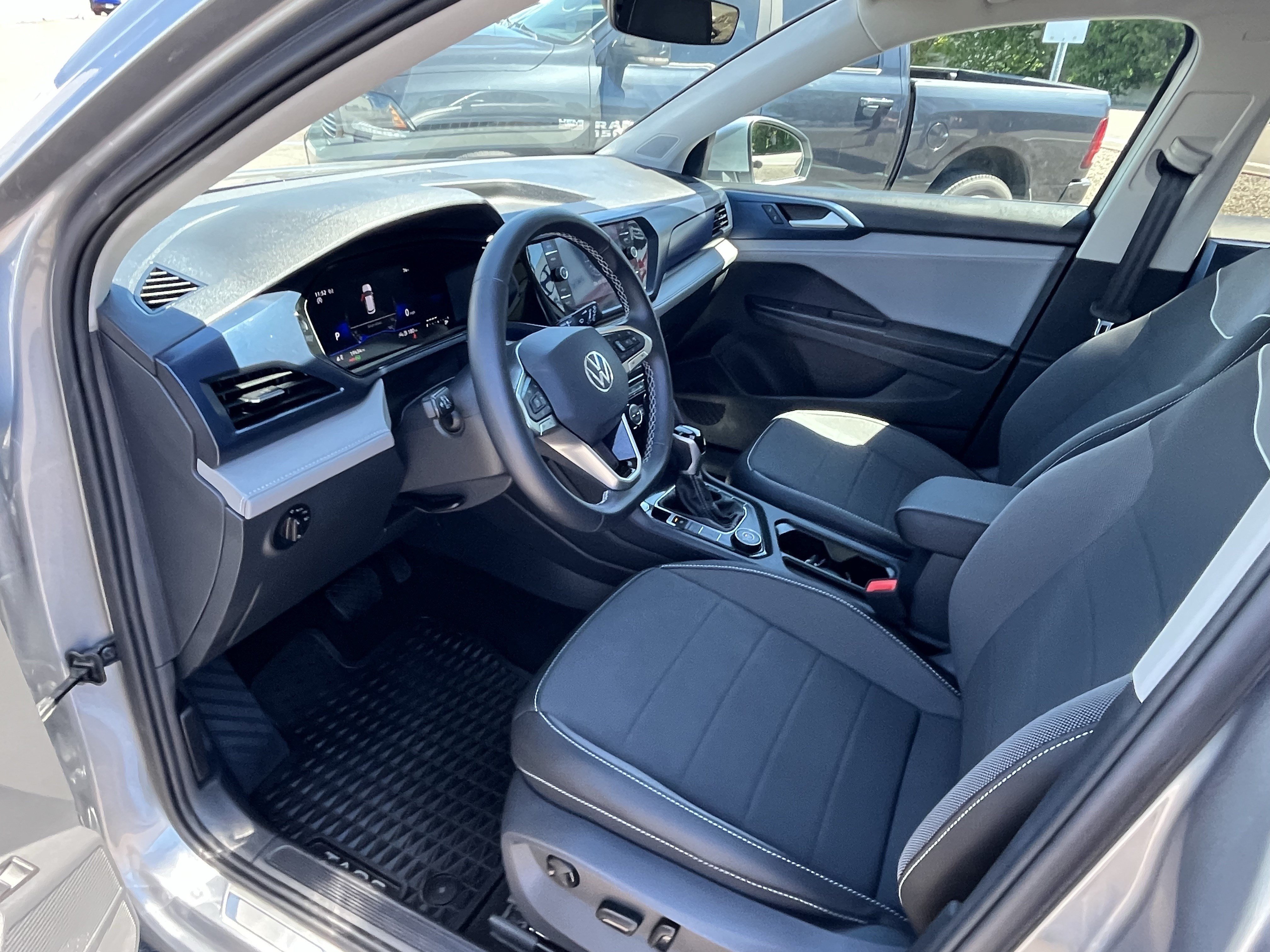 Used 2024 Volkswagen Taos SE w/ Panoramic Sunroof Package AWD/4WD image 9
