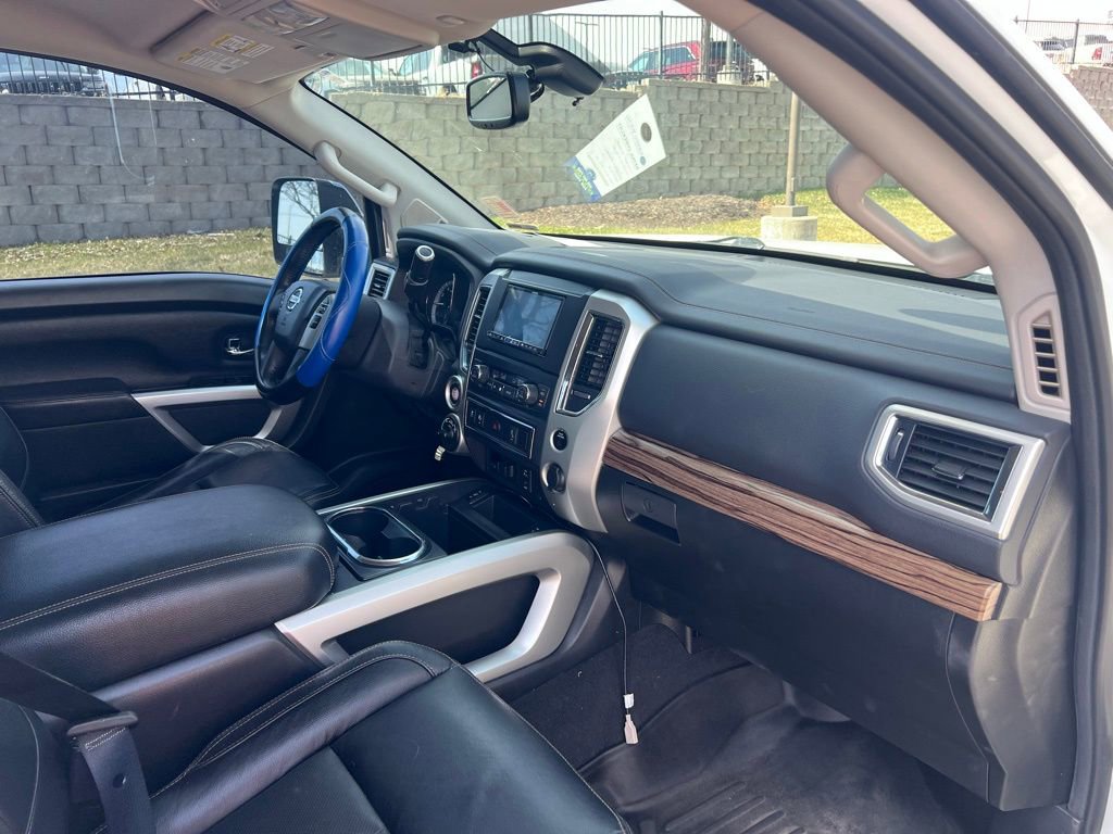 Used 2018 Nissan Titan SL w/ Chrome Package image 27