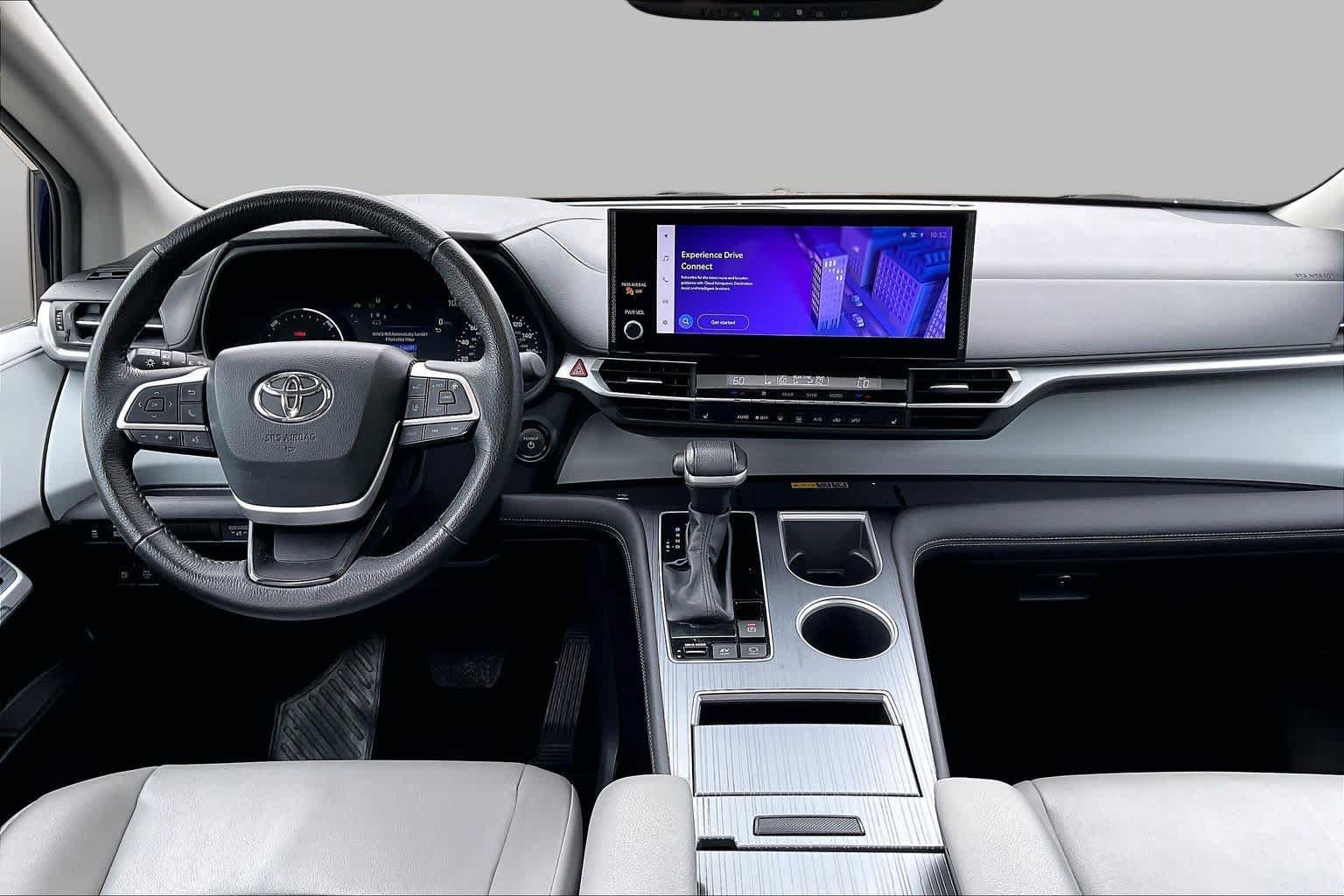 Used 2025 Toyota Sienna XLE FWD image 15