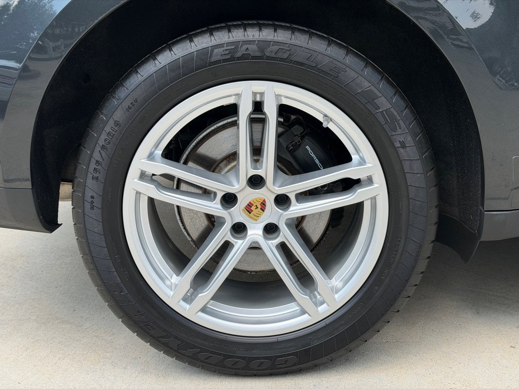 Used 2023 Porsche Macan AWD/4WD image 18