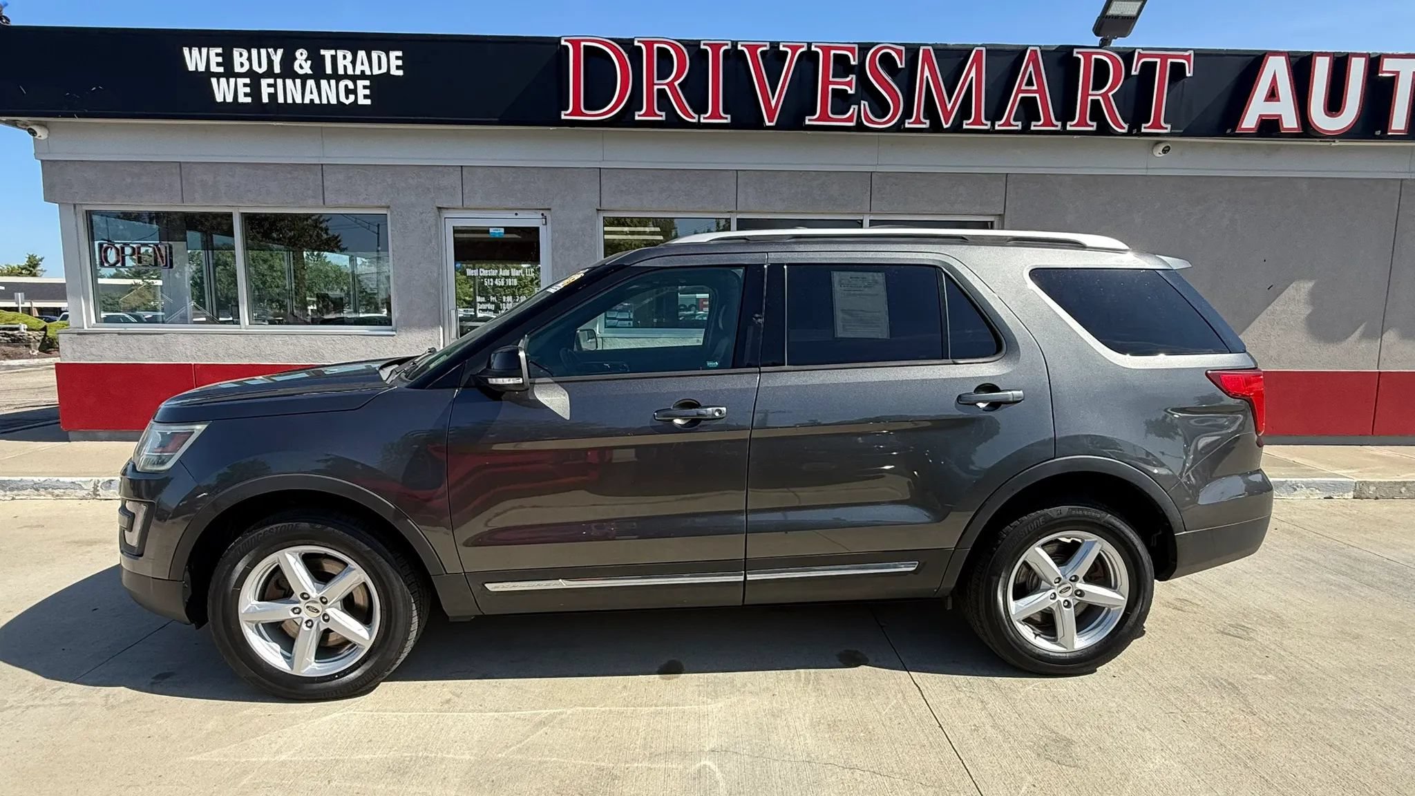 Used 2016 Ford Explorer XLT w/ Equipment Group 202A AWD/4WD image 5