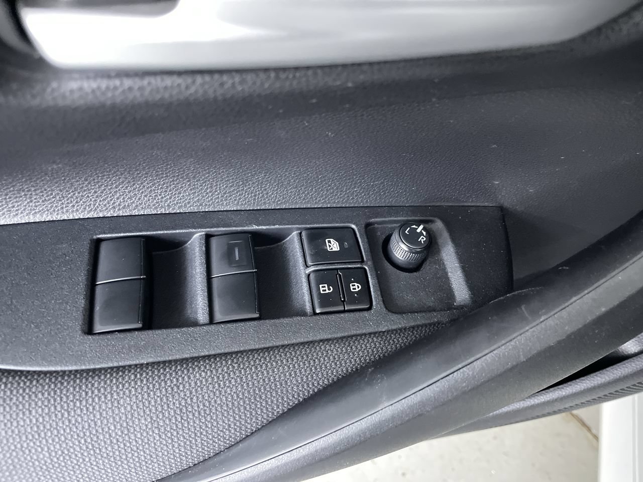 Used 2020 Toyota Corolla LE w/ LE Premium Package FWD image 12