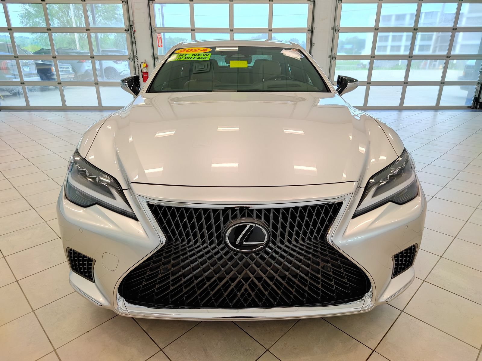 Used 2024 Lexus LS 500 RWD image 8