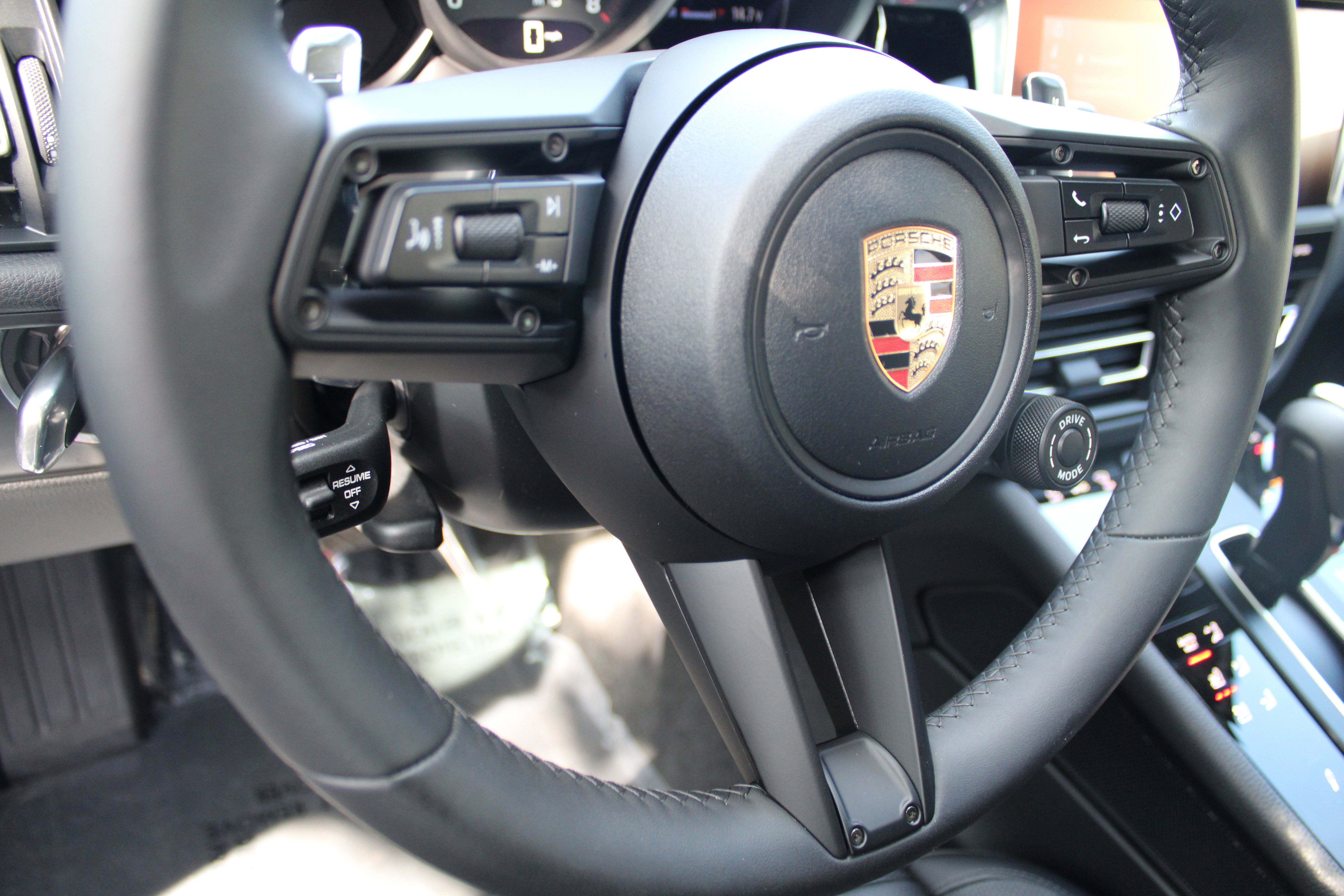 Certified 2025 Porsche Macan Turbo image 20