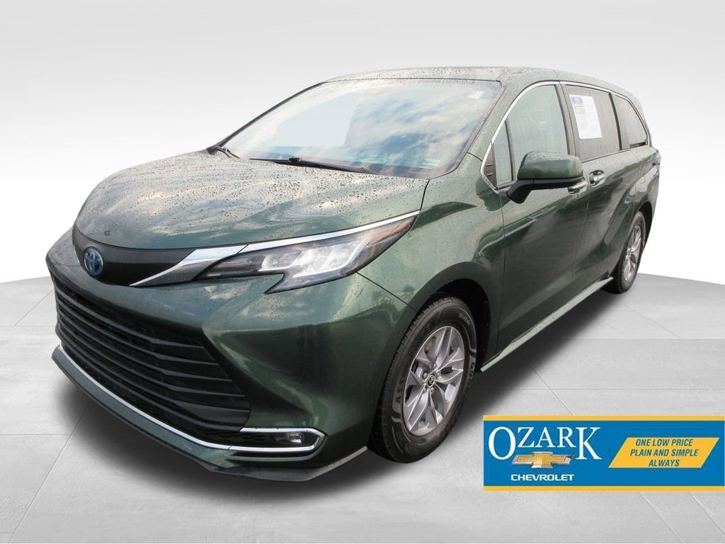 Used 2022 Toyota Sienna XLE