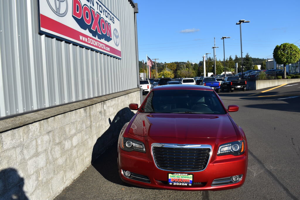 Used 2013 Chrysler 300 S RWD image 2