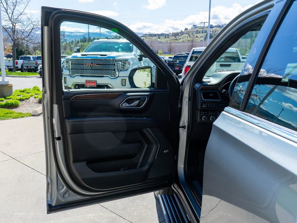 Used 2024 Chevrolet Suburban High Country image 19