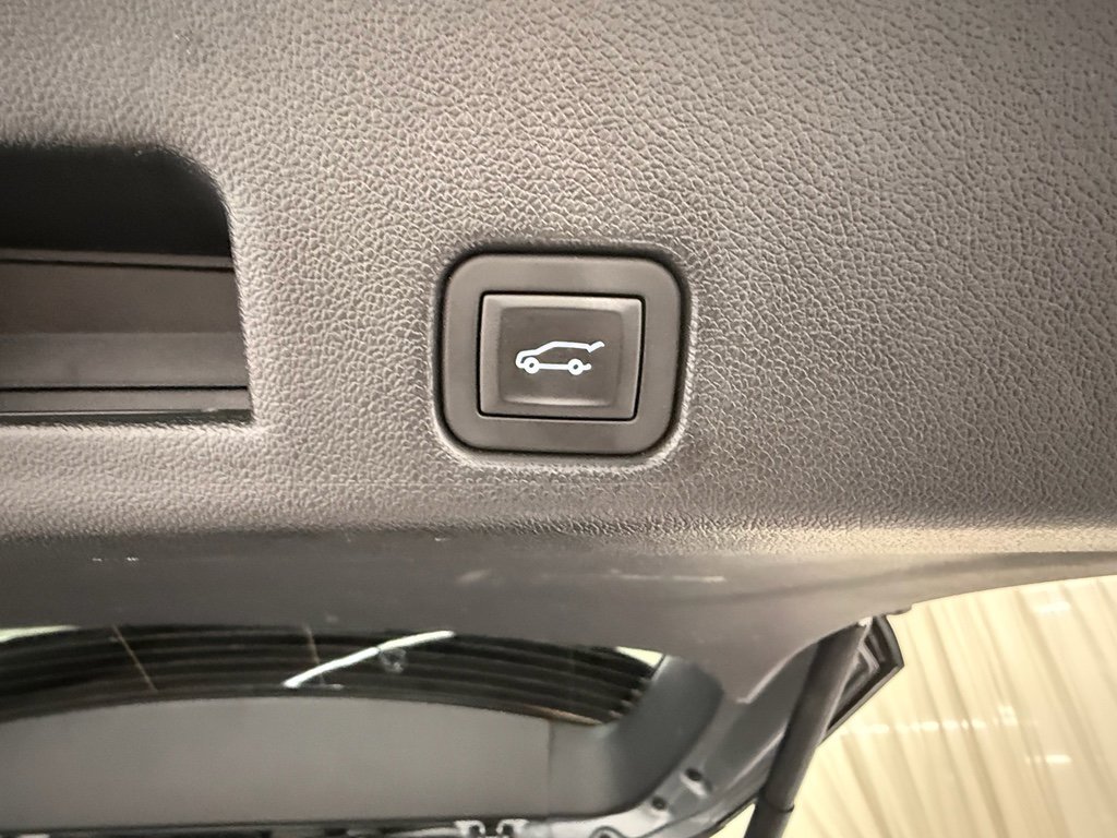 Certified 2025 Buick Enclave Sport Touring AWD/4WD image 18