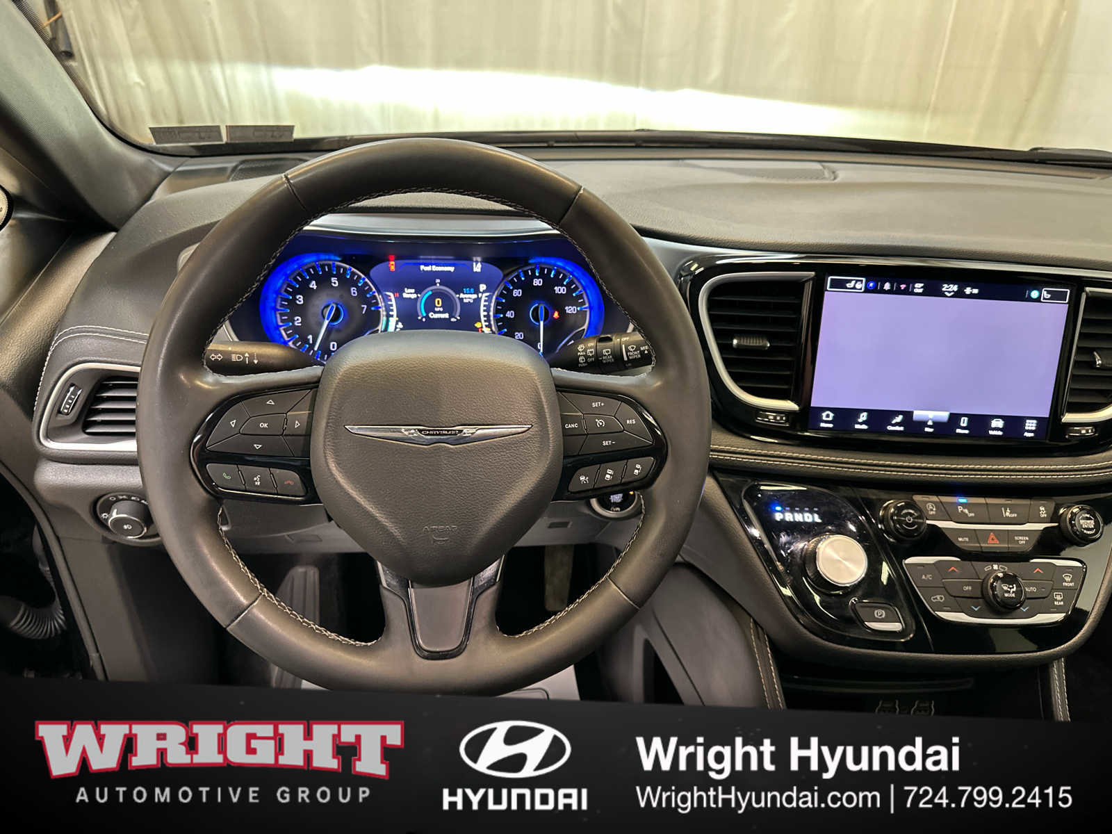 Used 2025 Chrysler Pacifica Limited image 19