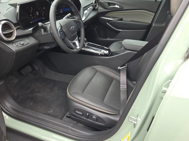 Used 2025 Chevrolet Trax ACTIV FWD image 12