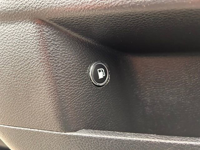 Used 2019 Chrysler 300 S image 33