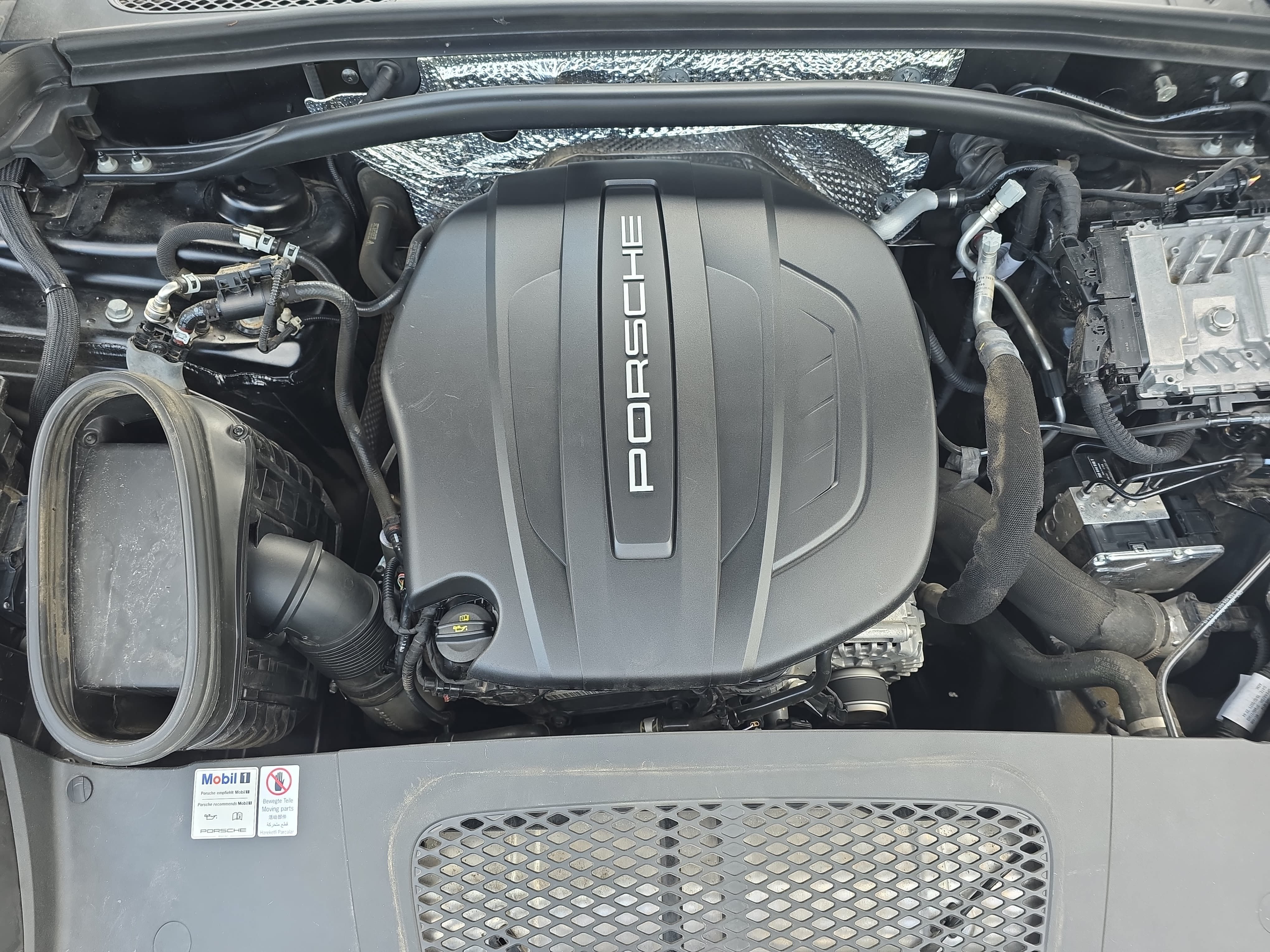 Used 2021 Porsche Macan AWD/4WD image 30