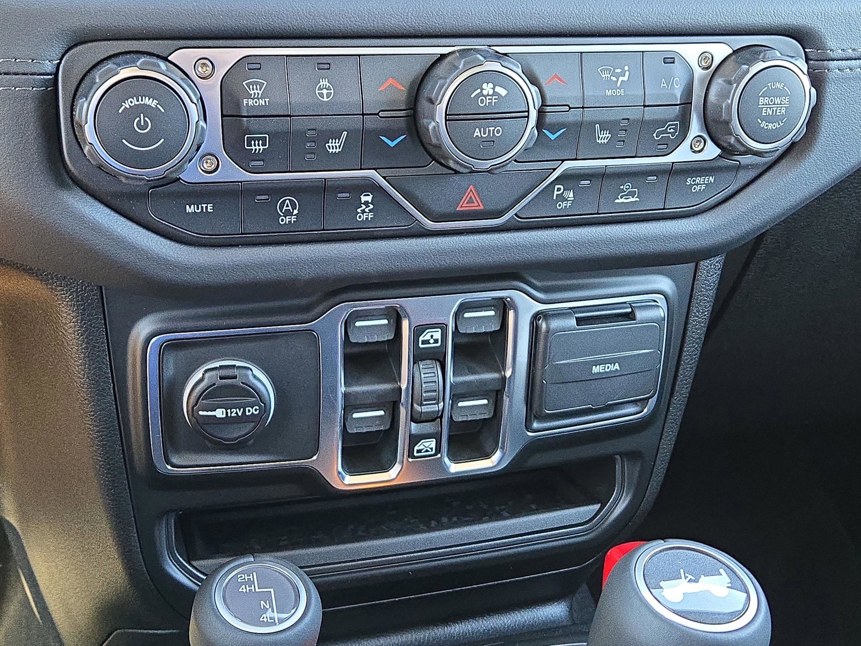New 2026 Jeep Wrangler Unlimited Sahara AWD/4WD image 28