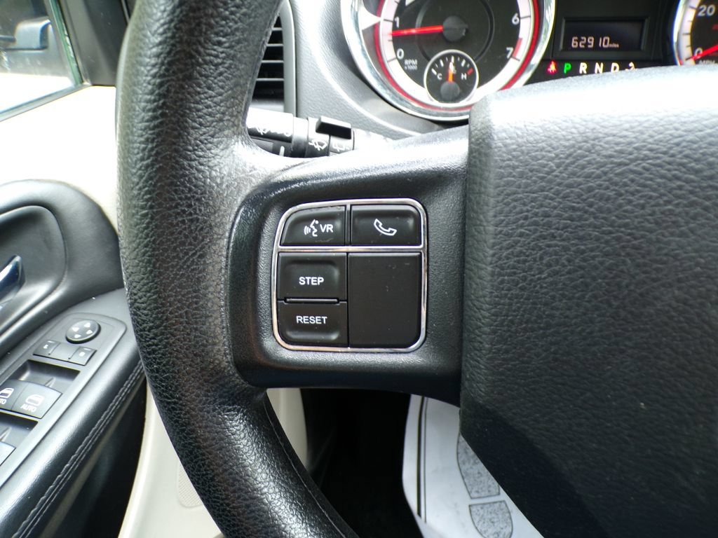 Used 2018 Dodge Grand Caravan SE w/ UConnect Hands-Free Group FWD image 32