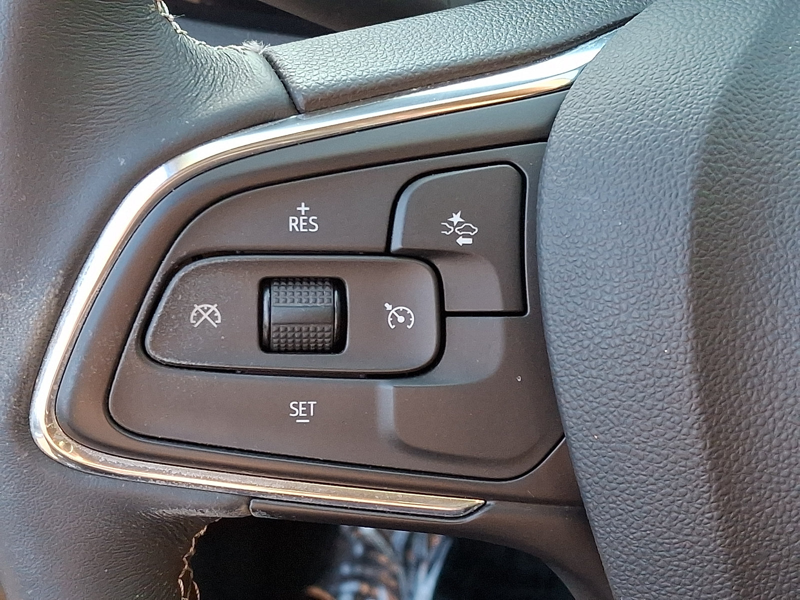 Used 2023 Buick Encore GX Select FWD image 23