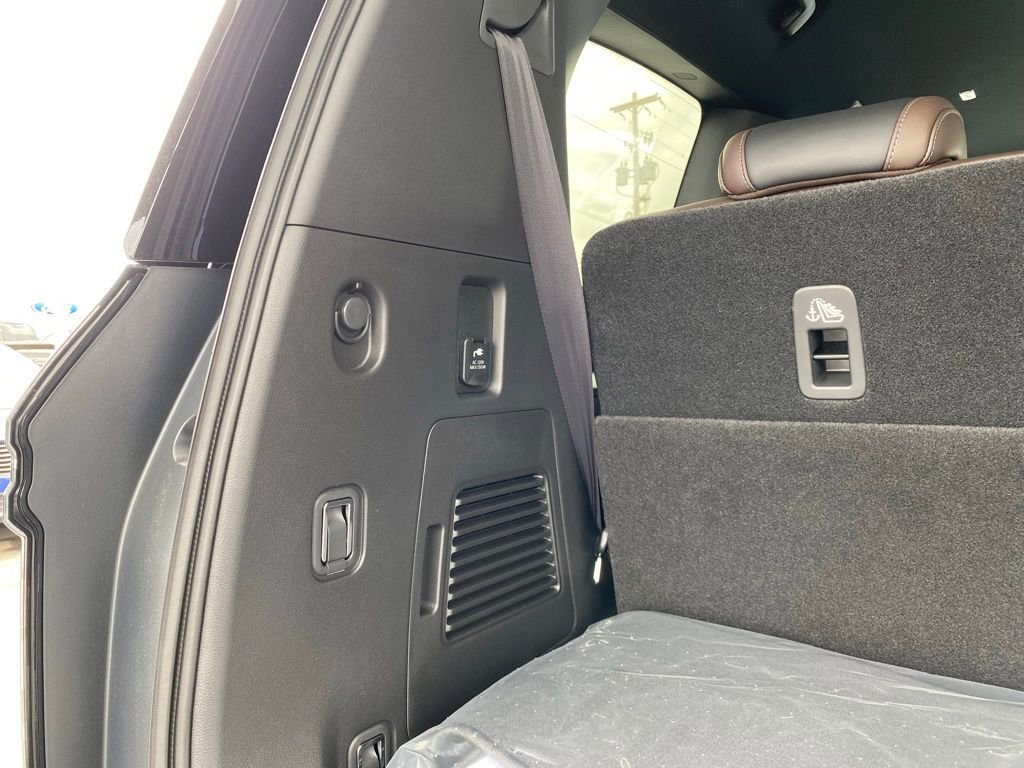 New 2025 Nissan Armada SL w/ Captain's Chari Seat Package image 36