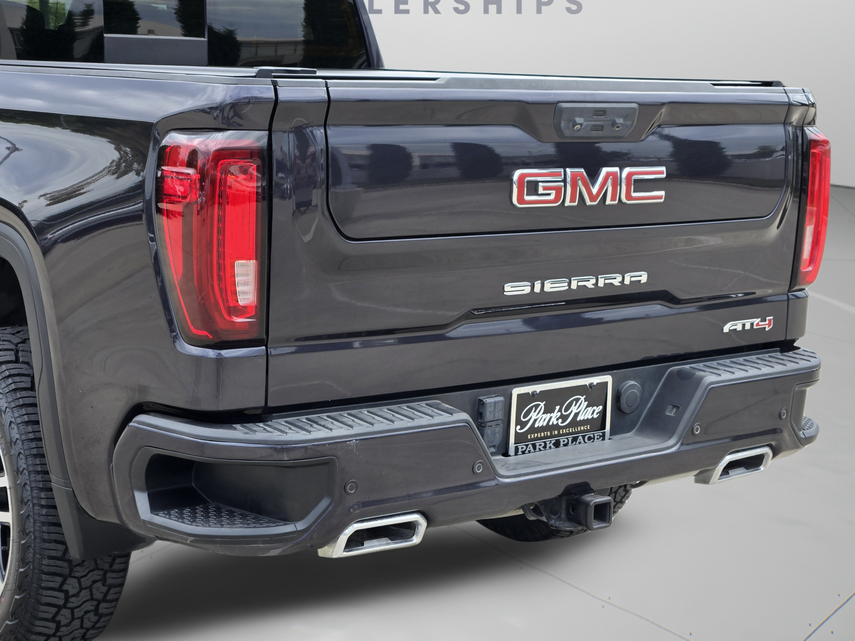 Used 2023 GMC Sierra 1500 AT4 w/ AT4 Premium Package AWD/4WD image 32