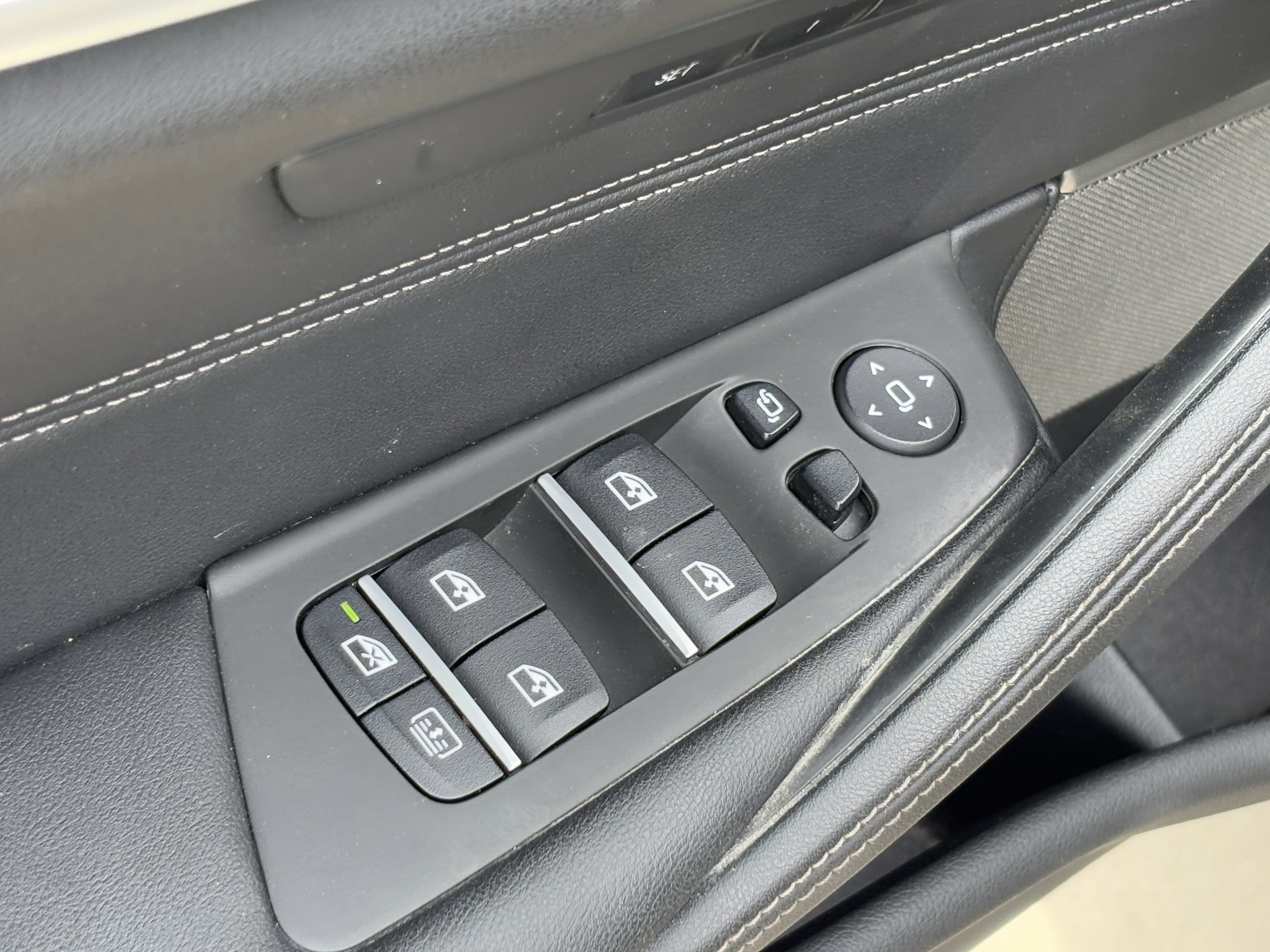 Certified 2023 BMW M550i xDrive w/ Executive Package image 15